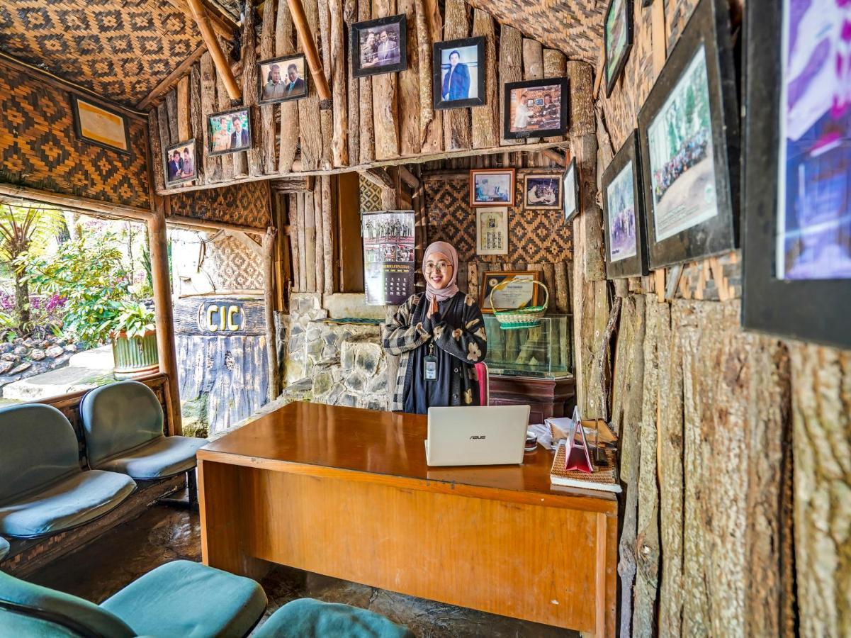 Oyo Homes 90915 Eco Tourism Desa Cihanjuang Rahayu Ciwangun Indah Camp Villas Bongkar Ngoại thất bức ảnh