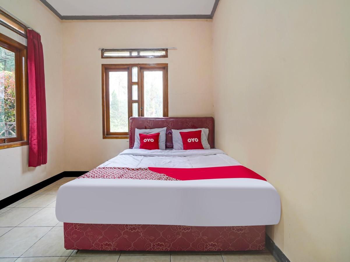 Oyo Homes 90915 Eco Tourism Desa Cihanjuang Rahayu Ciwangun Indah Camp Villas Bongkar Ngoại thất bức ảnh